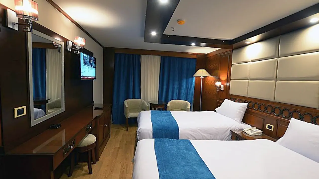 رحلة الباخرة بلو شادو II